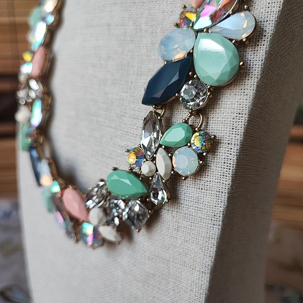 J. Crew Rhinestone Opaque Gems Exquisite Pastel Navy Formal Necklace Gold Tone - Picture 3 of 13